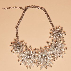 🍋3 for $20🍋 New Silver and White Floral Statement Necklace